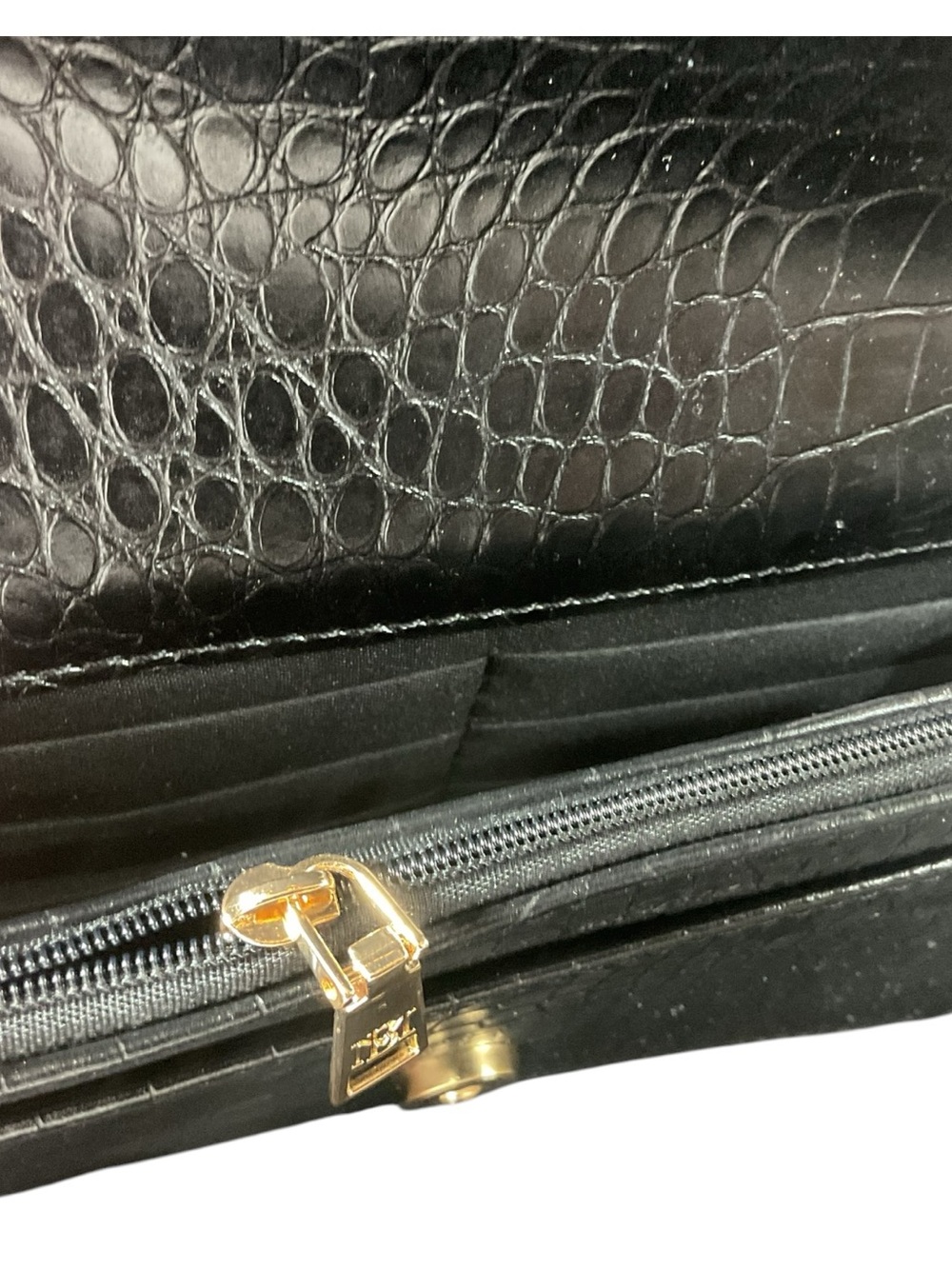Badgley Mischka BM-4173 Black Croco Crossbody With Logo Plate Vegan Leather Bag - Picture 15 of 16